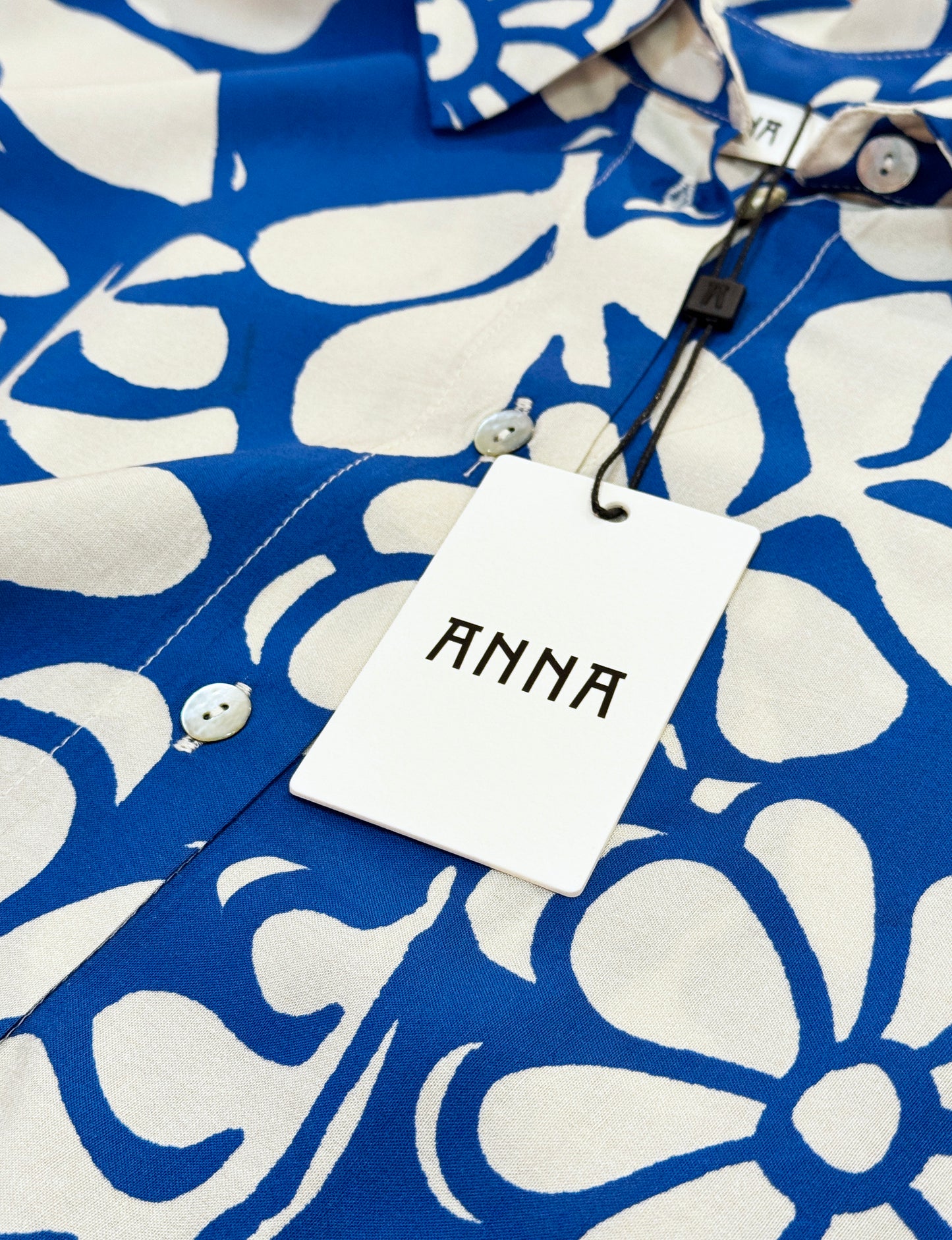 ANNA BLOUSE MET BLOEMENPRINT INDIAN BLUE DESSIN