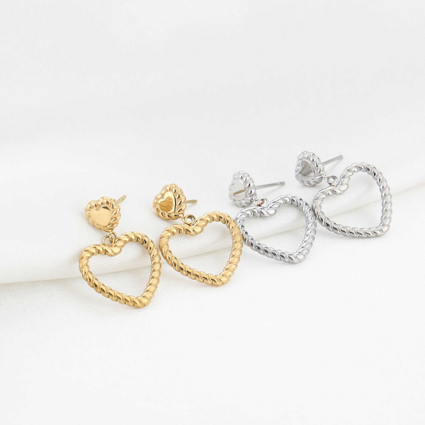 MICHELLE OORBELLEN HART HANGER SILVER