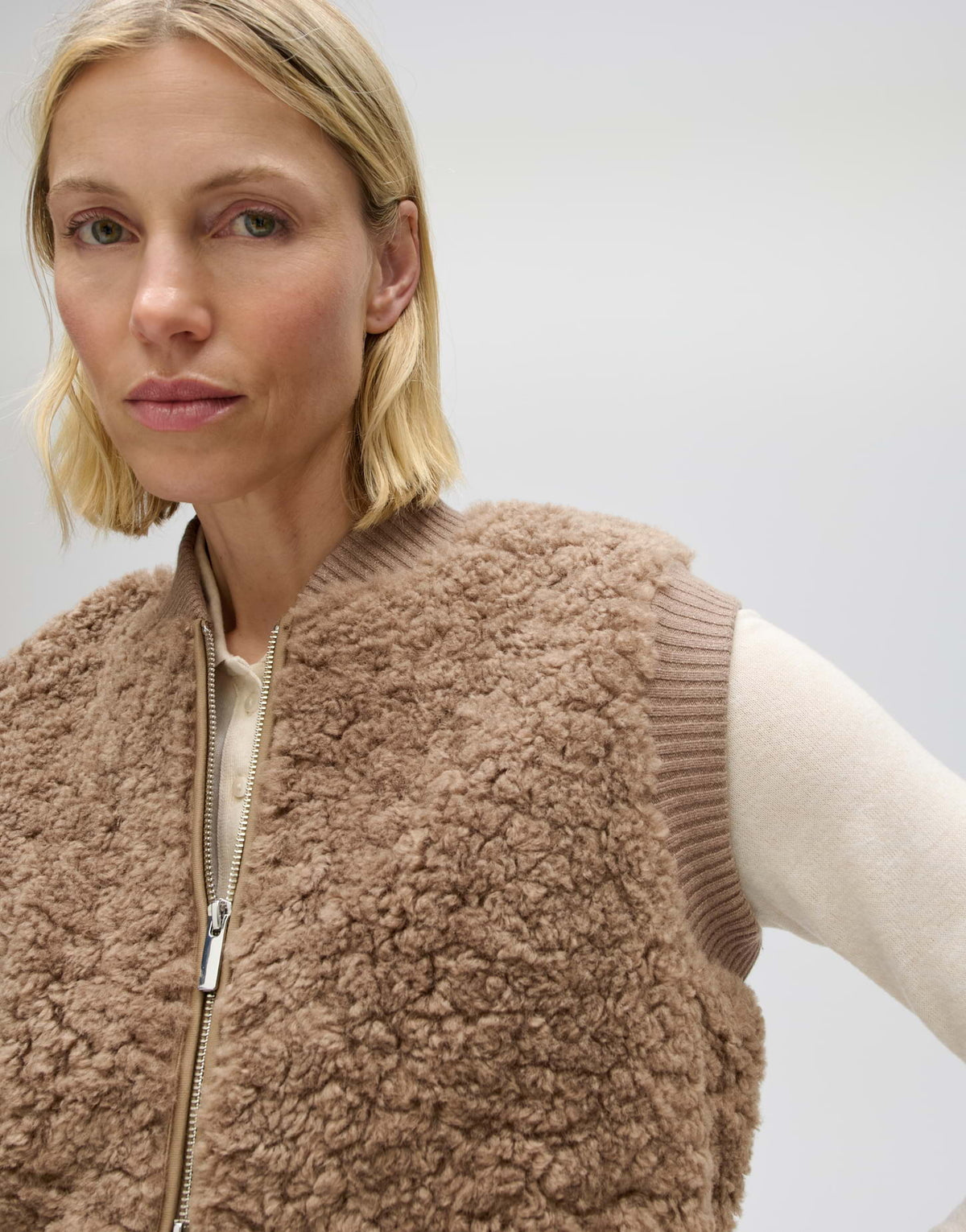 OPUS BODYWARMER GASTE LIGHT MOCCA
