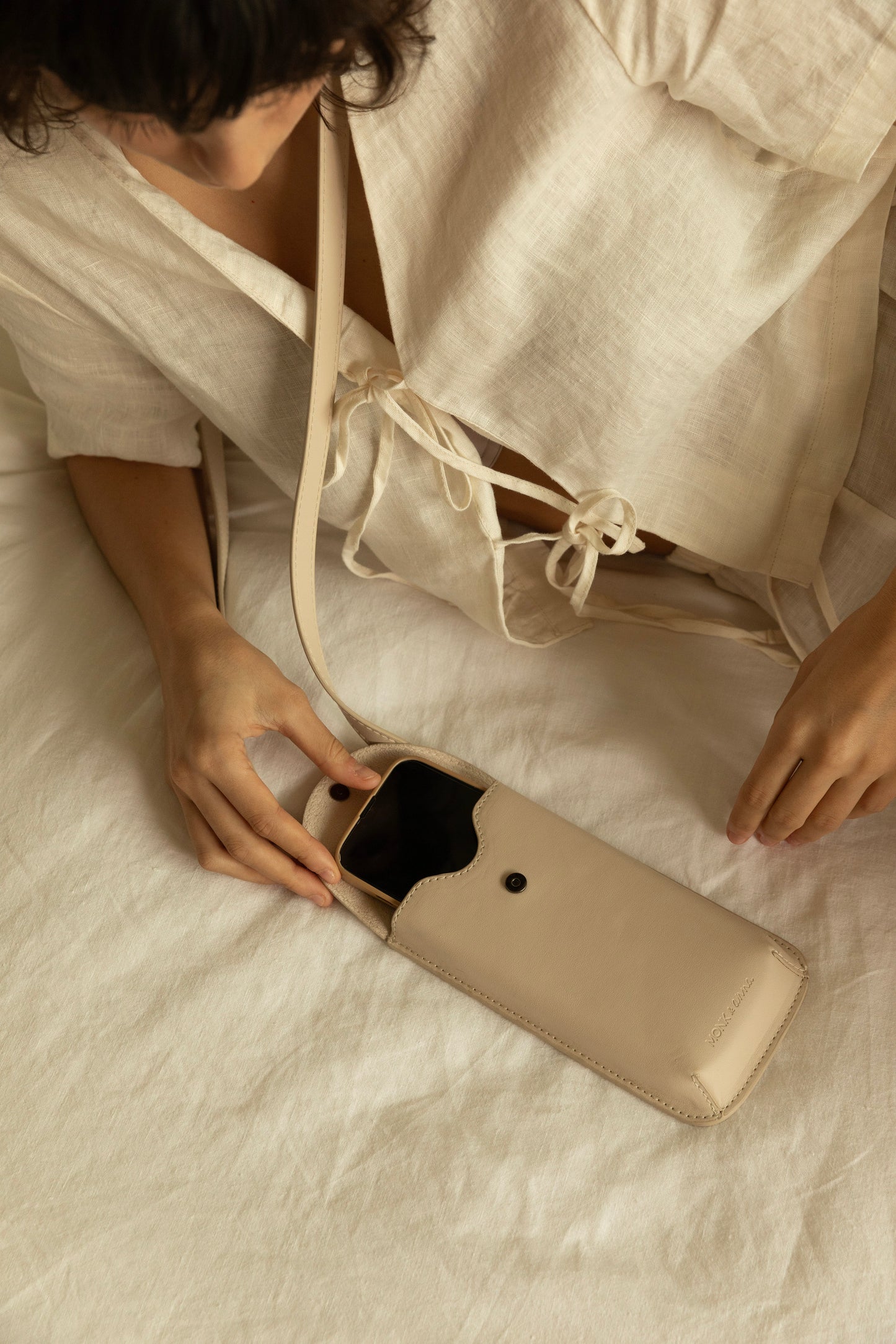 MONK & ANNA TASJE PHONE POUCH STONE