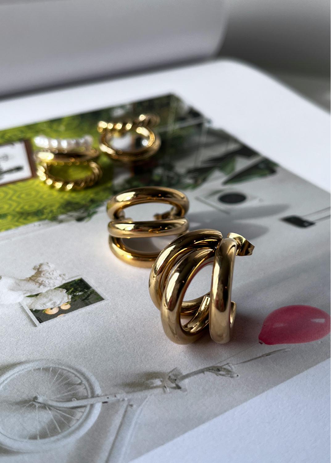 BY JAM OORBELLEN THREE RINGS GOLD