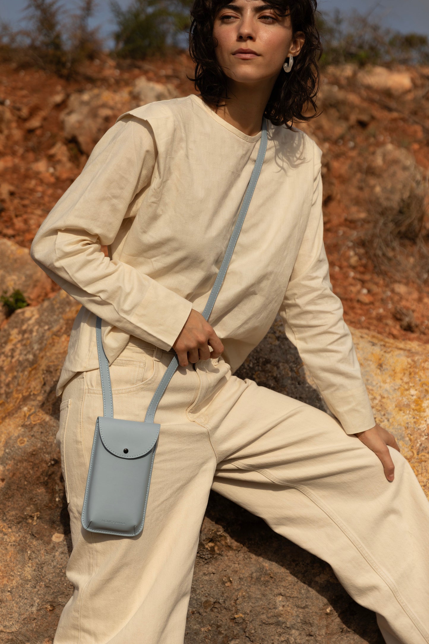 MONK & ANNA TASJE PHONE POUCH CLOUD