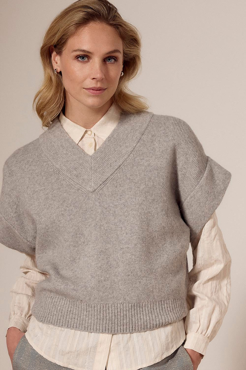 TRAMONTANA SPENCER V-NECK GREY MELANGE