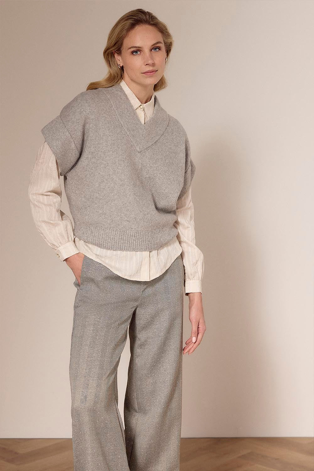 TRAMONTANA SPENCER V-NECK GREY MELANGE