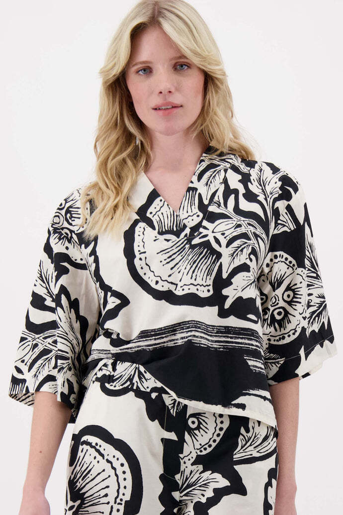 ZUSSS TOP V-HALS WOVEN BORDERPRINT