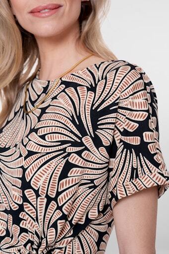 GEISHA TOP MET PRINT ZWART/BRUIN