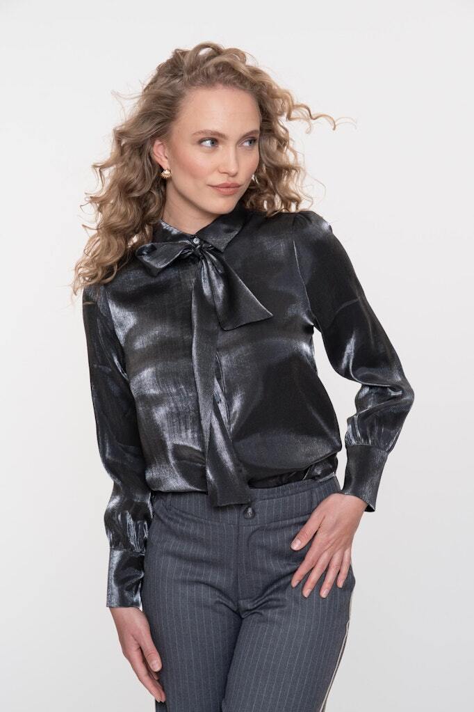 GEISHA BLOUSE GLANZEND SATIJN DARK SILVER