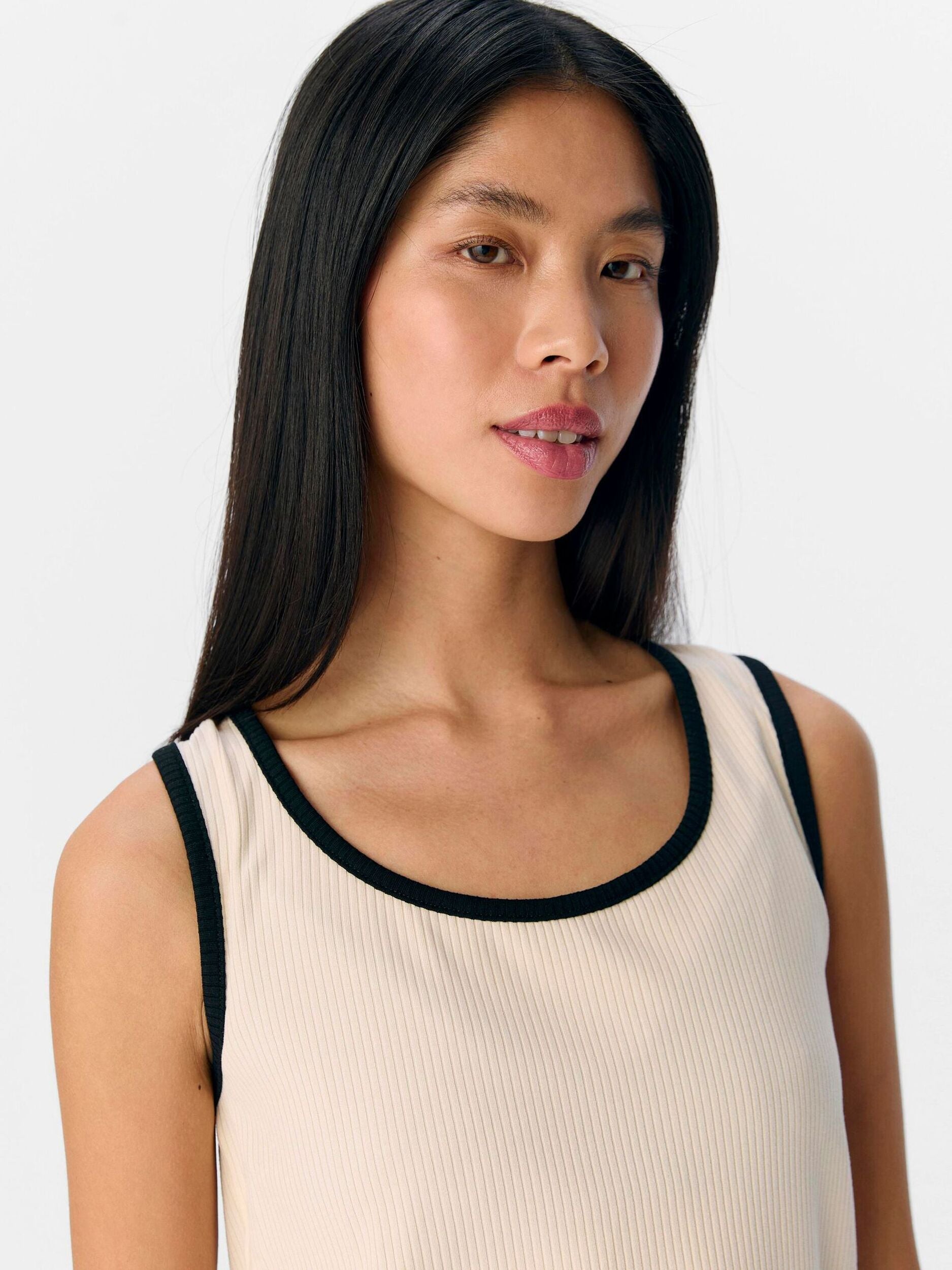 OBJECT TOP JAMIE SANDSHELL/BLACK COL