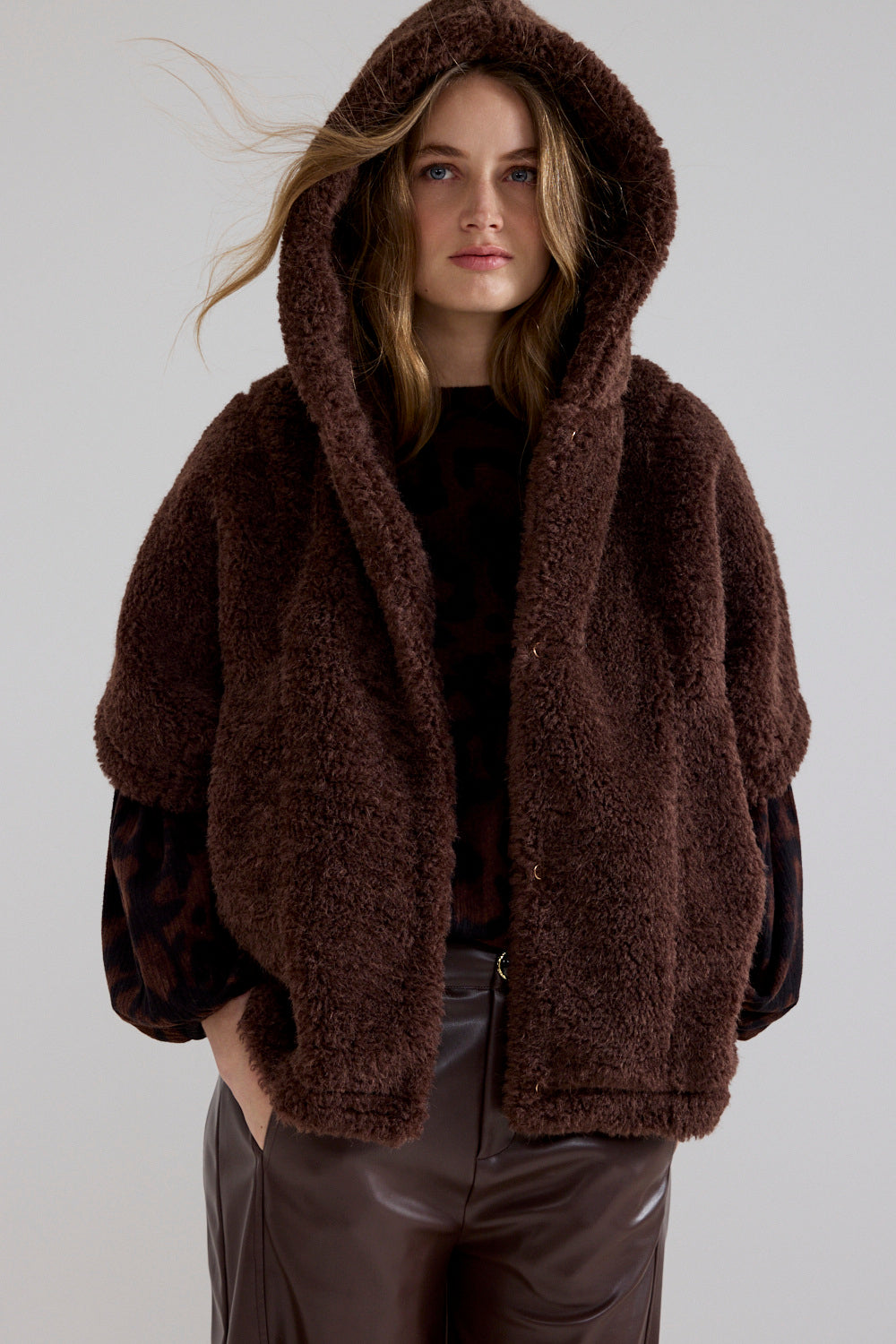 TRAMONTANA CAPE HOODED FAUX FUR CHOCOLATE