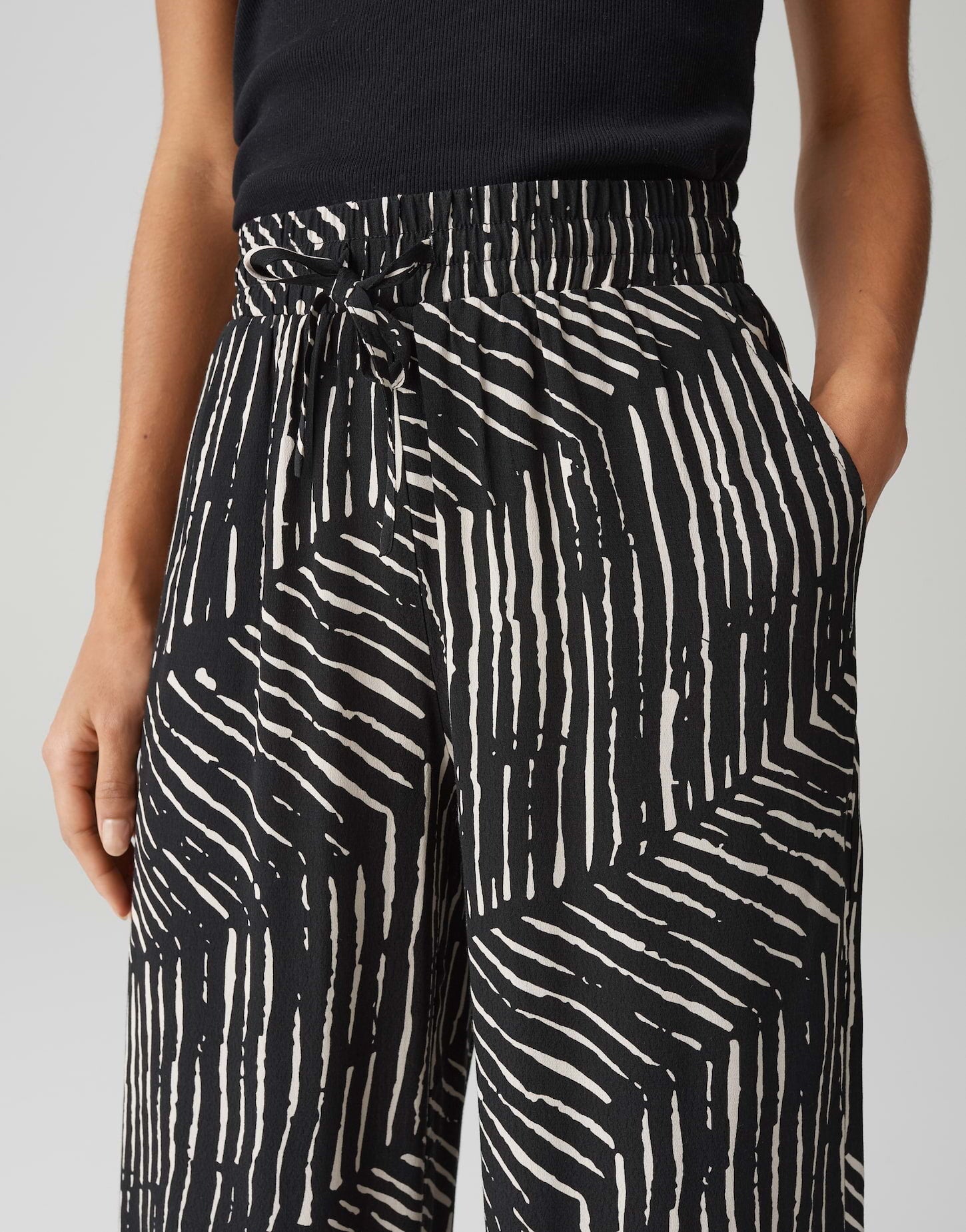 OPUS BROEK MAROU PALM LEAVES BLACK