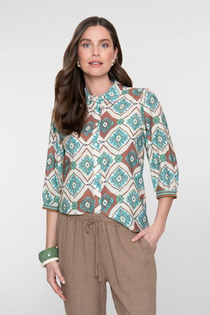 GEISHA BLOUSE MET TEGELPRINT AQUA/CARAMEL