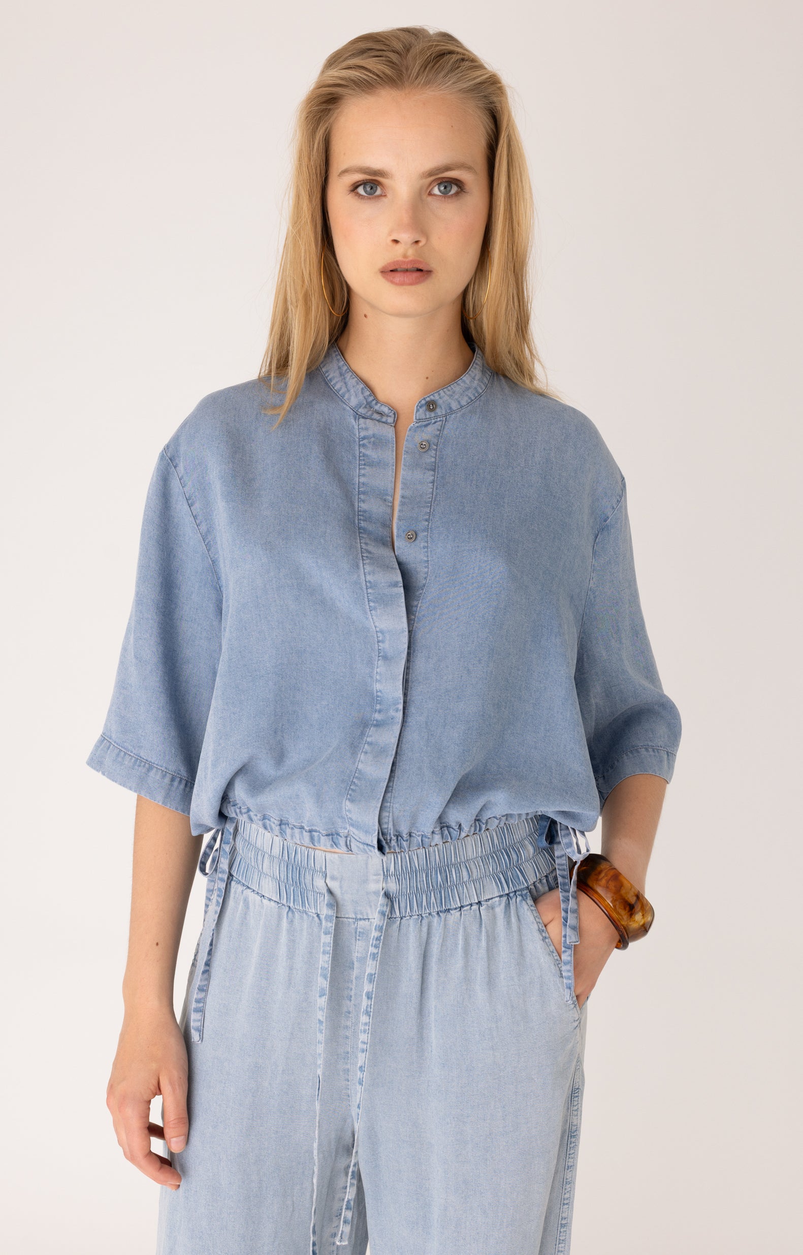 ANNA BLUE BLOUSE DANIIL LIGHT DENIM SOLID