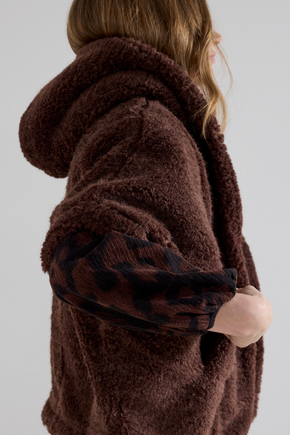 TRAMONTANA CAPE HOODED FAUX FUR CHOCOLATE