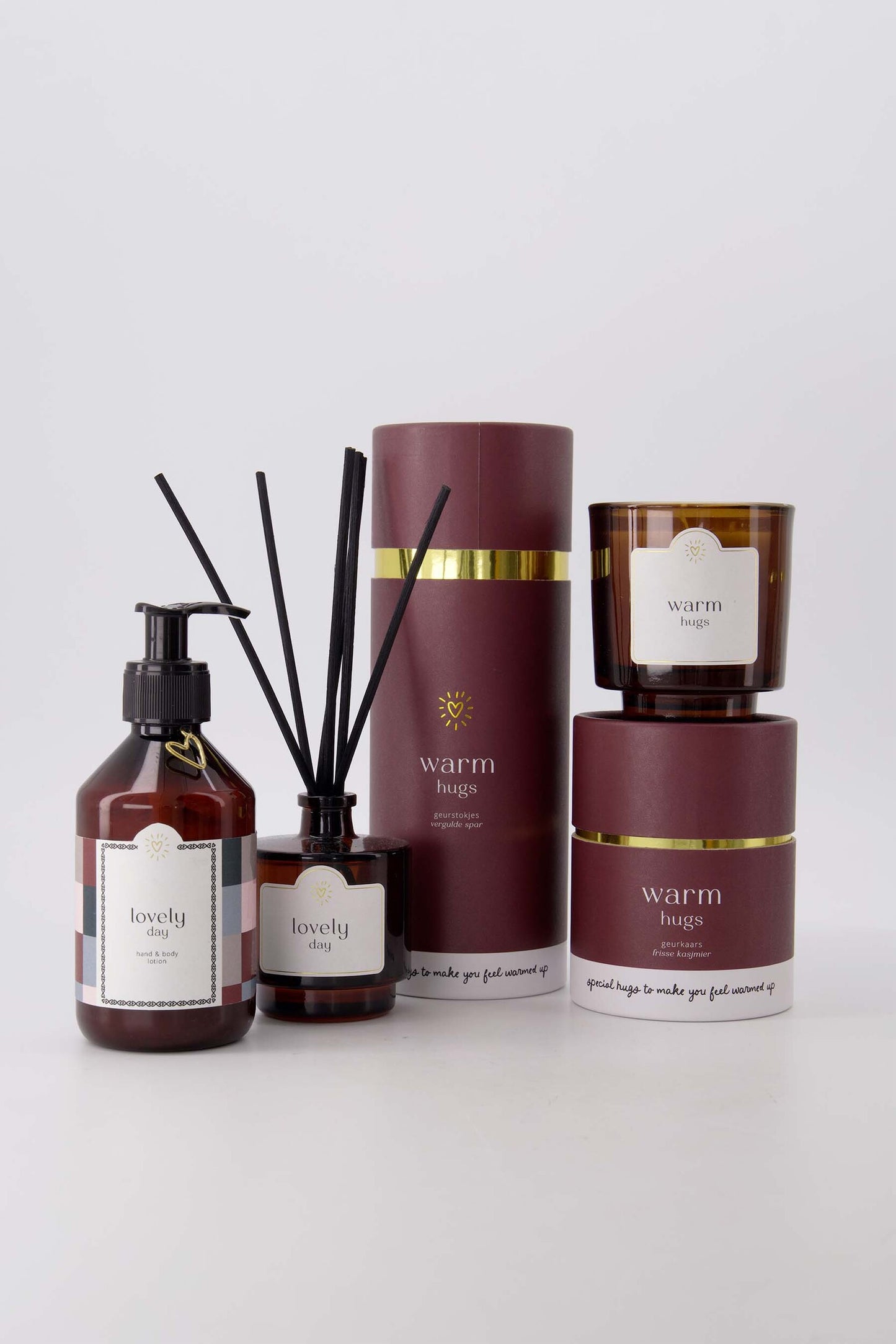 ZUSSS GEURSTOKJES IN KOKER WARM HUGS DONKERROOD