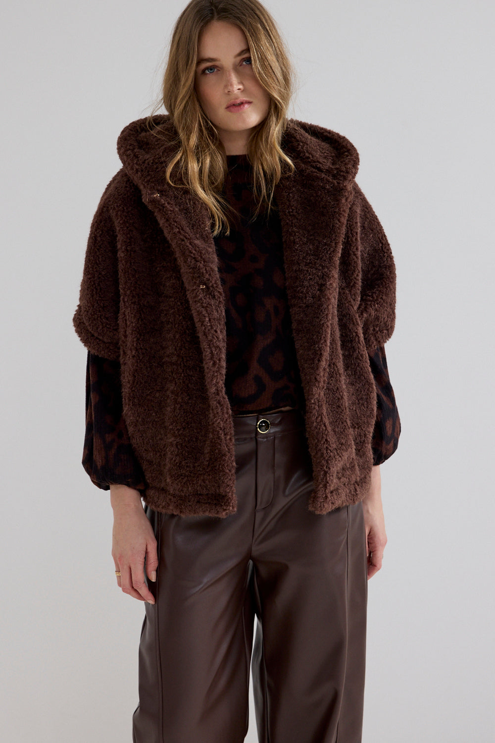 TRAMONTANA CAPE HOODED FAUX FUR CHOCOLATE