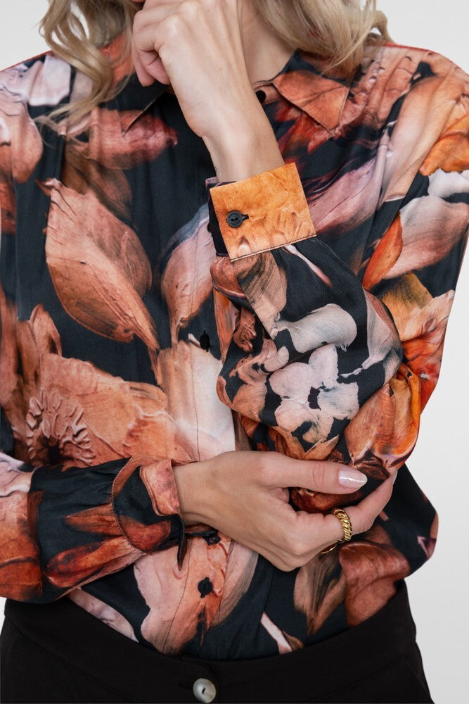 GEISHA BLOUSE MET FLORAL PRINT BRIQUE/BLACK