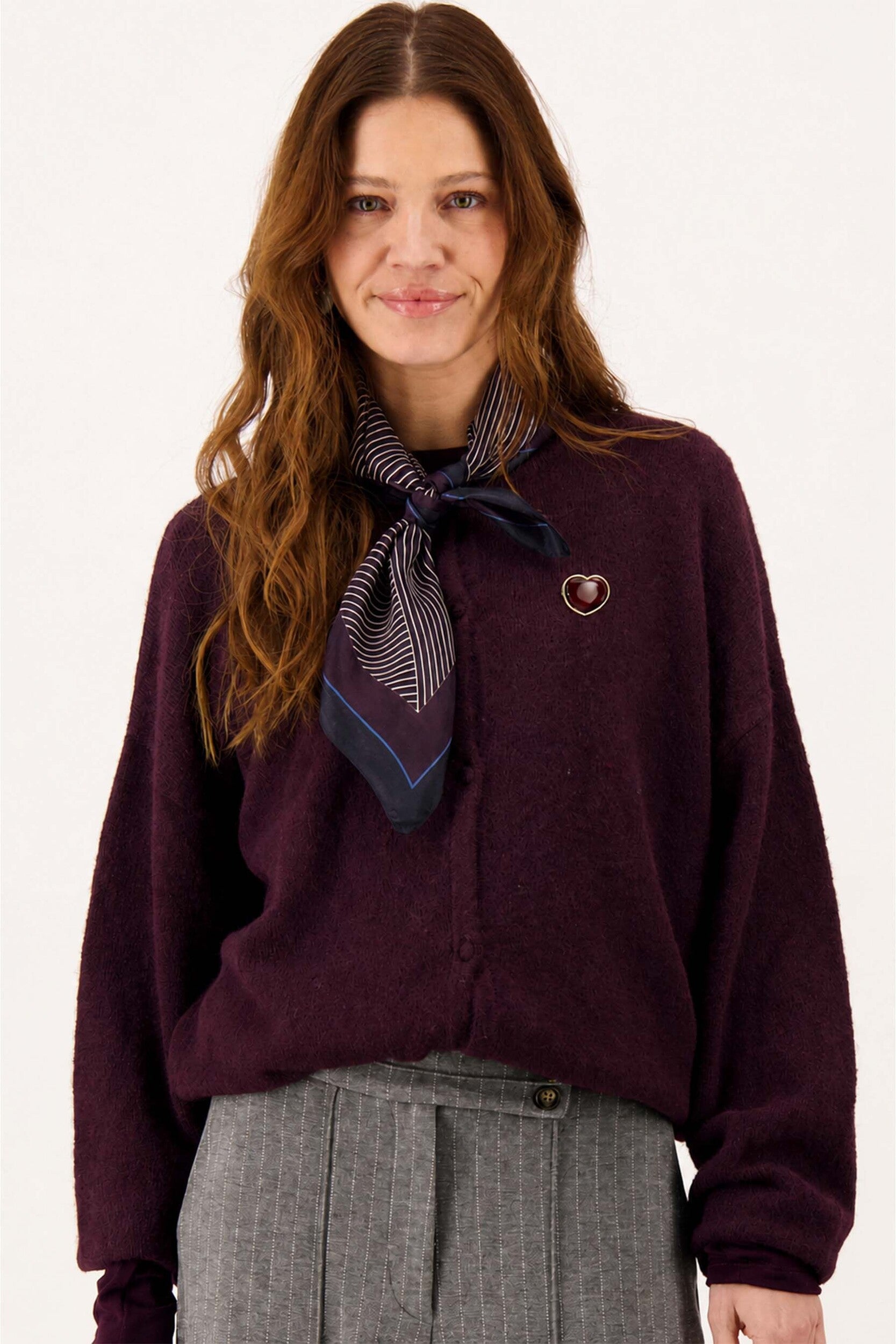 ZUSSS BASIC VESTJE MET BROCHE BURGUNDY