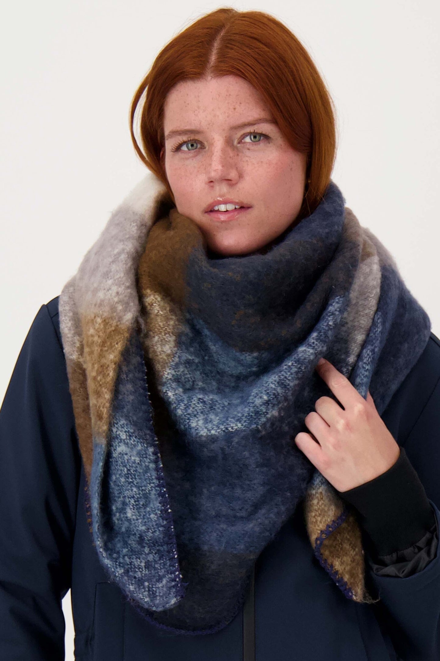 ZUSSS TRIANGLE SJAAL MET RUIT NAVY