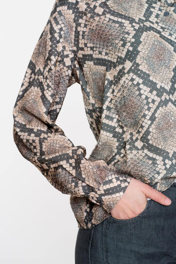 GEISHA BLOUSE SNAKE PRINT BLACK/SAND