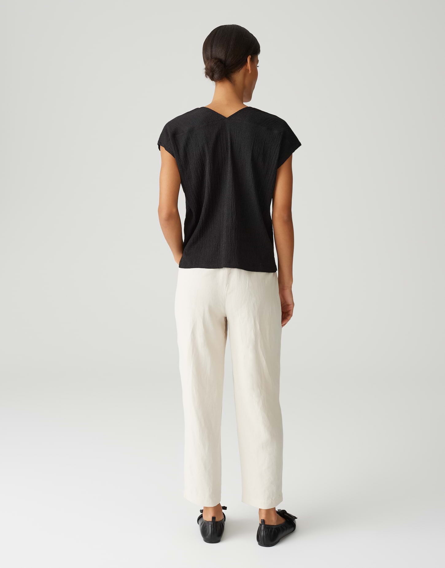 OPUS TOP SIRUKUS STRUCTURE BLACK