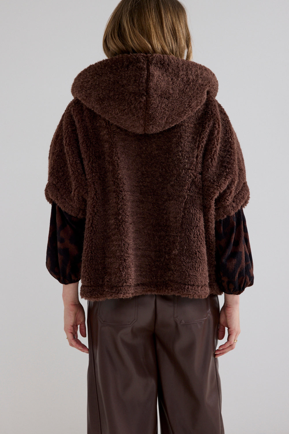 TRAMONTANA CAPE HOODED FAUX FUR CHOCOLATE