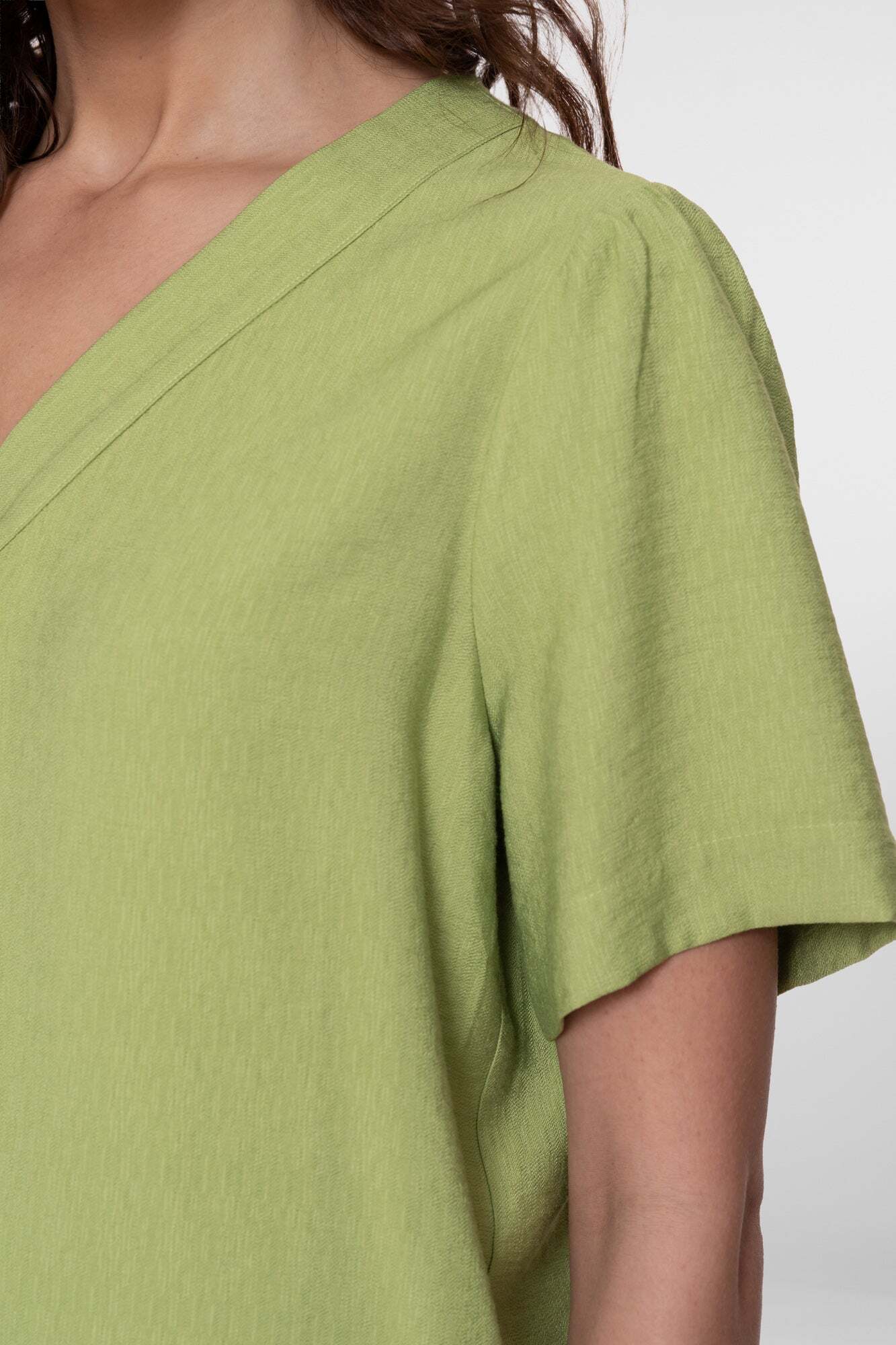 GEISHA TOP V-HALS LIGHT GREEN