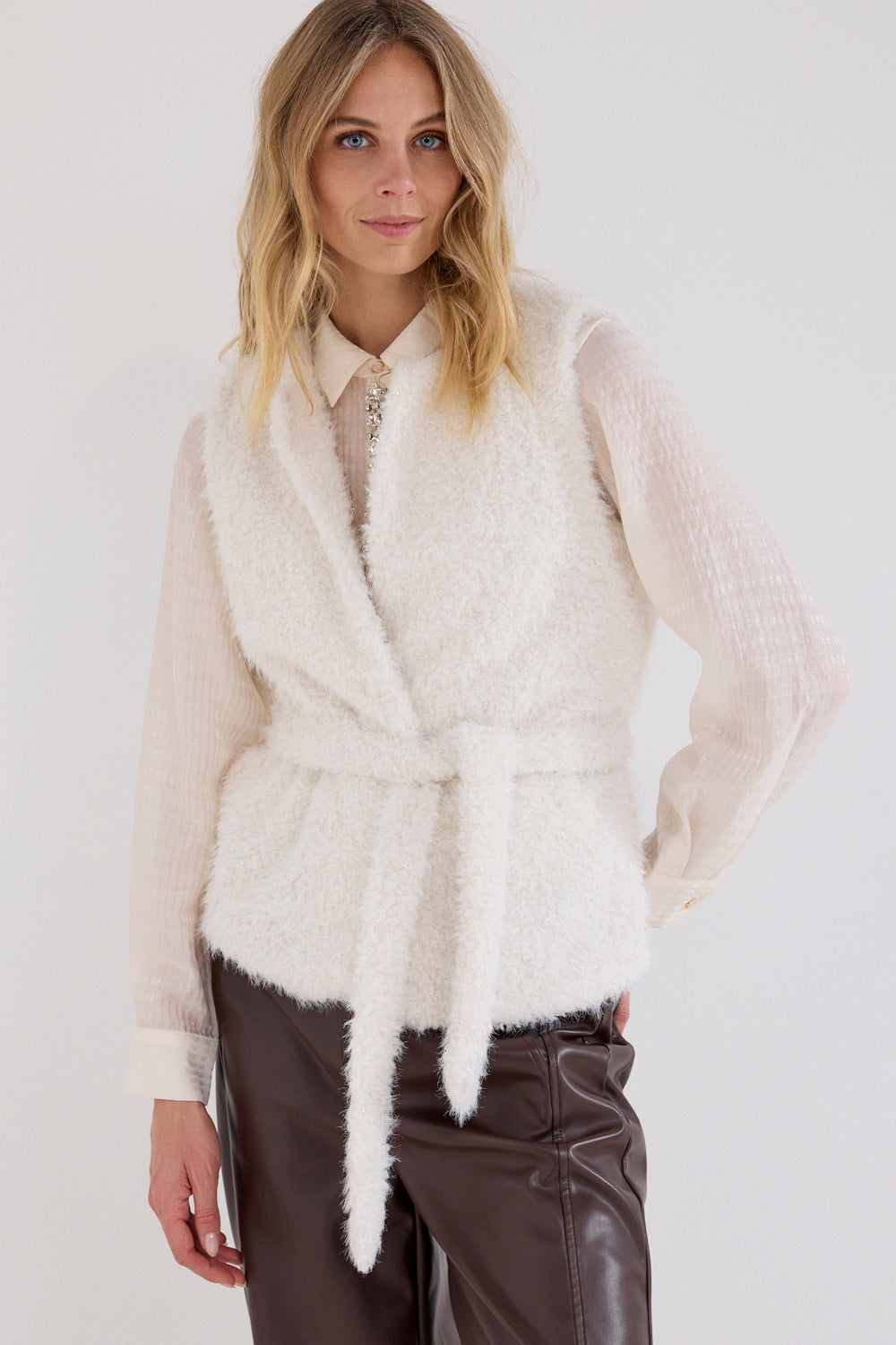TRAMONTANA GILET BELTED TEDDY SNOW