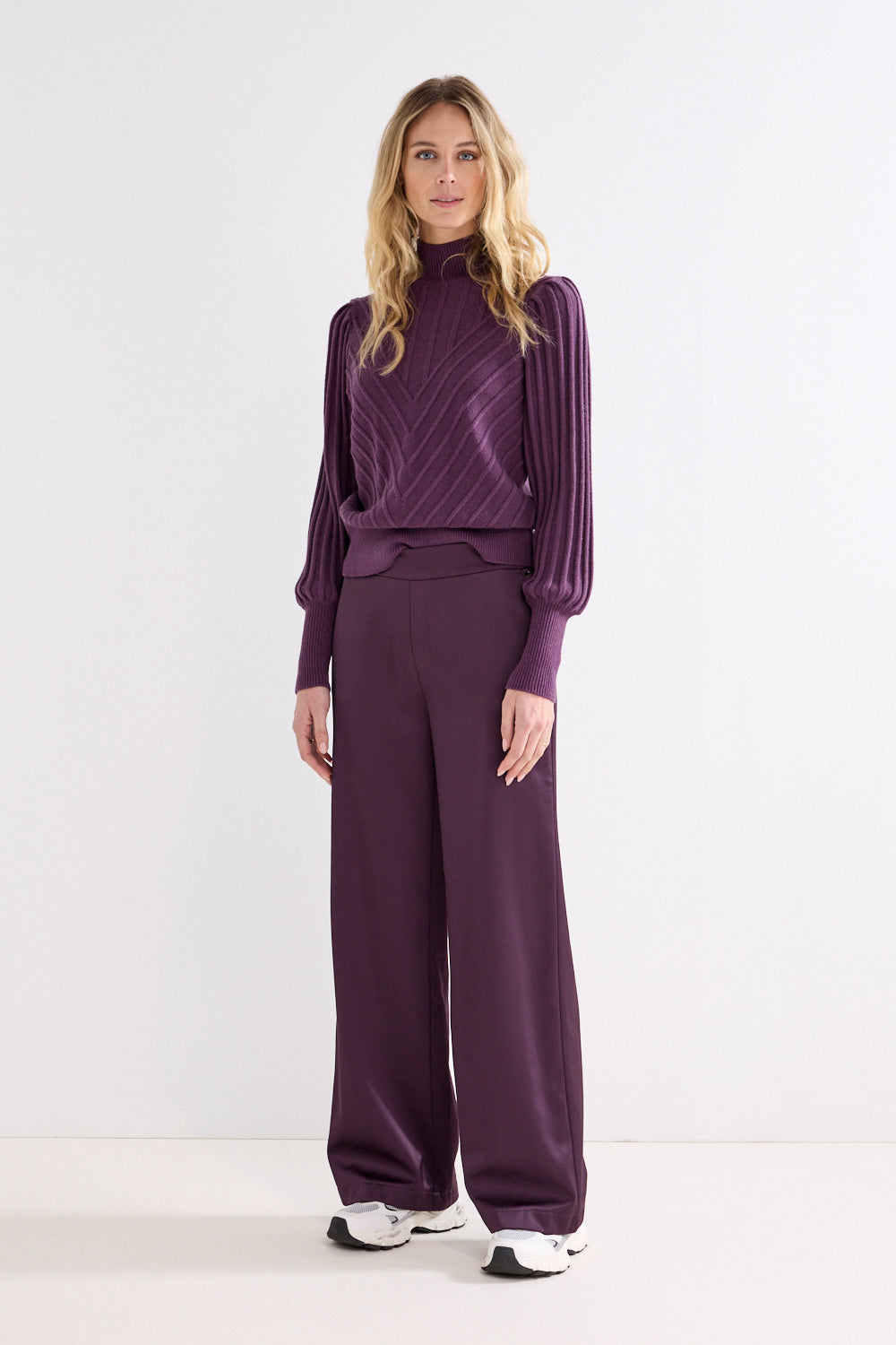 TRAMONTANA BROEK BONDED SATIN AUBERGINE NOIR