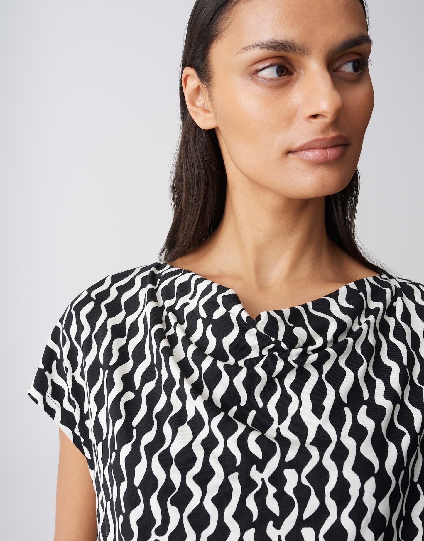 OPUS TOP SAPAYA MOTION BLACK