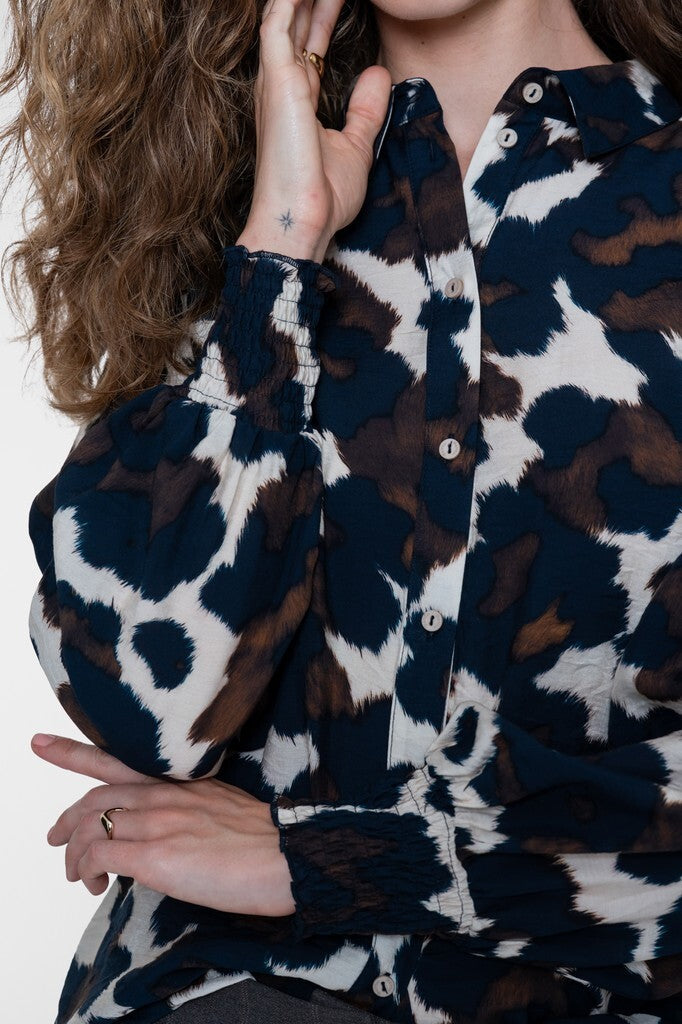 GEISHA BLOUSE MET PANTERPRINT SAND/BLUE