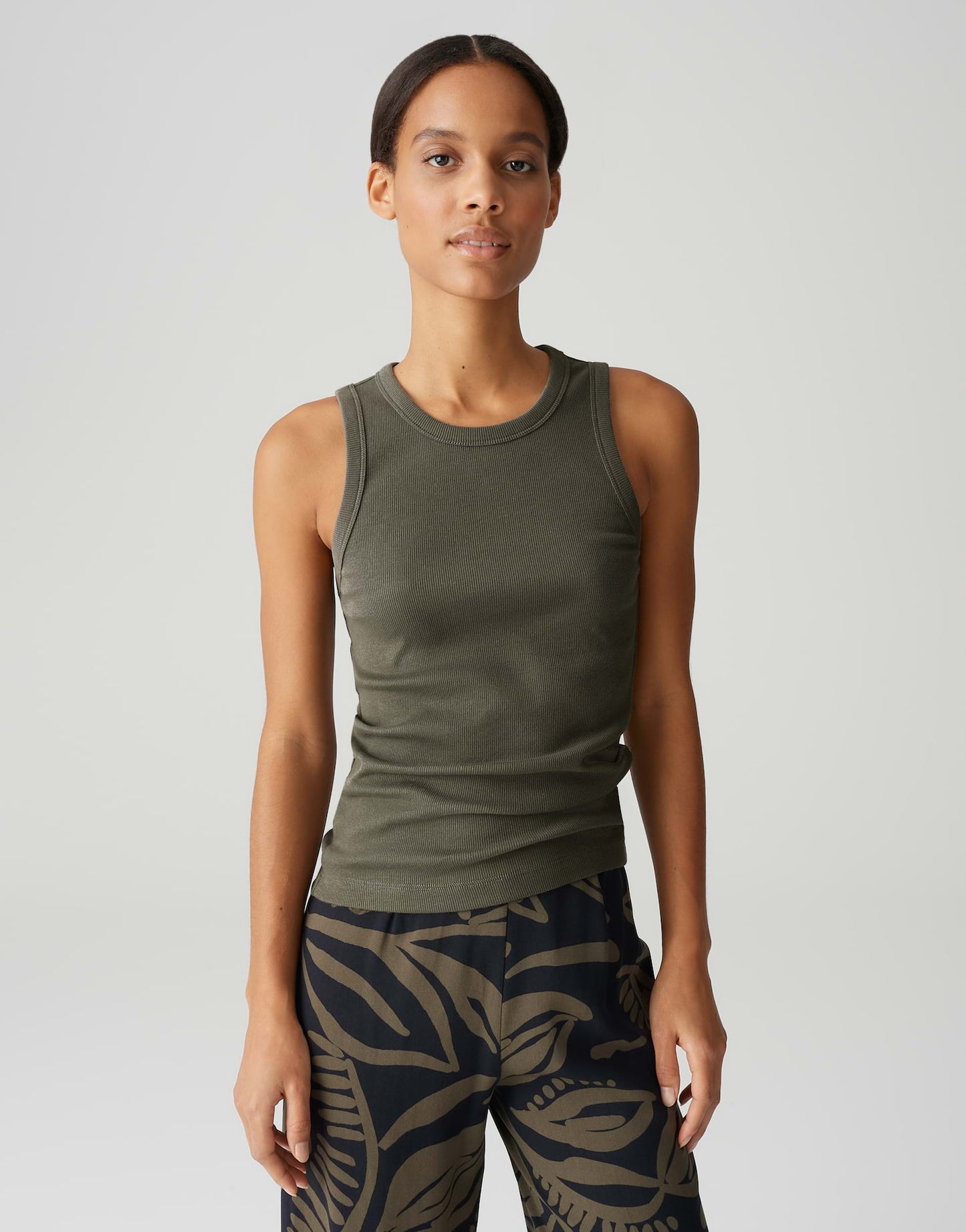 OPUS TANKTOP ILESSO OLIVE LEAF