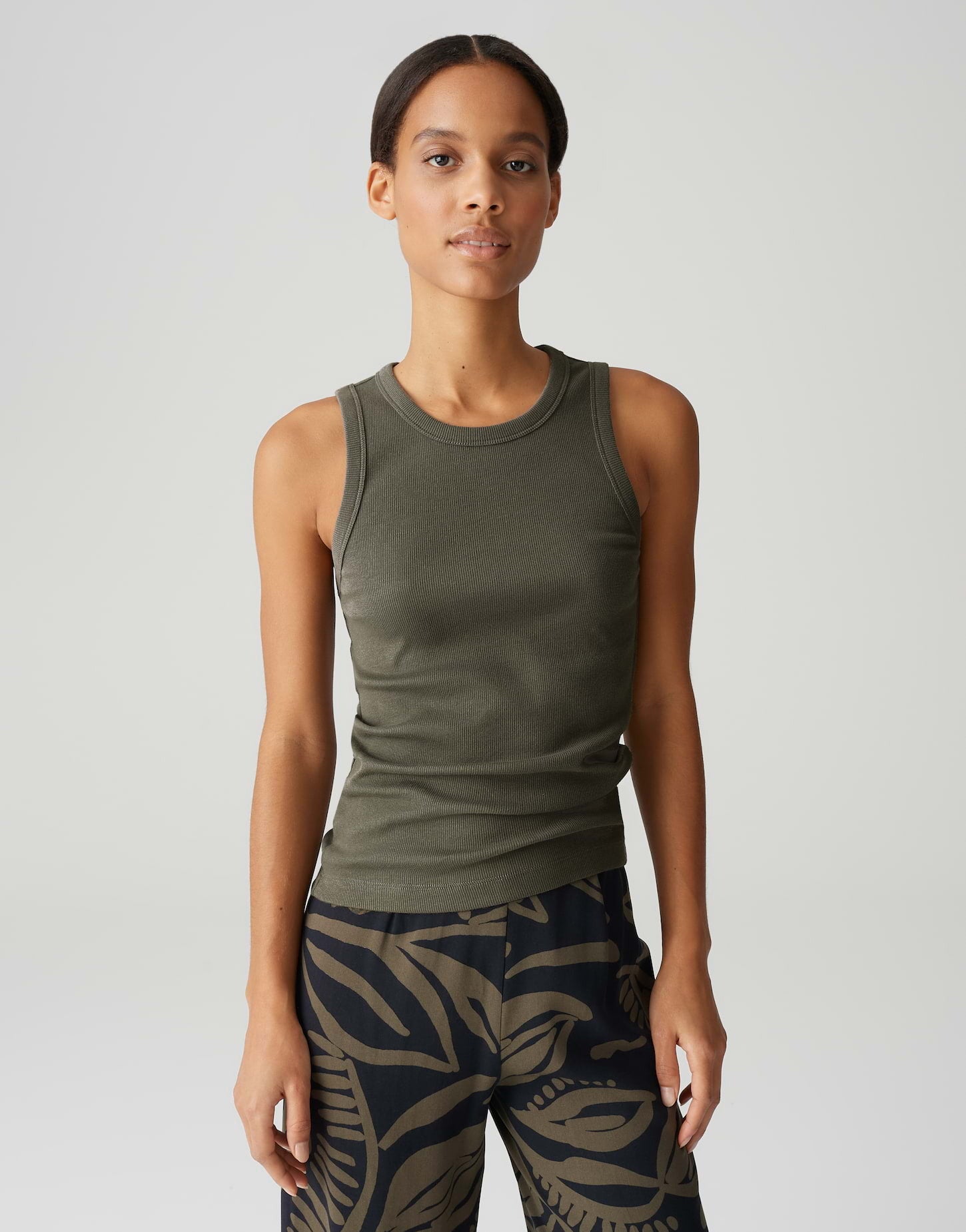 OPUS TANKTOP ILESSO OLIVE LEAF