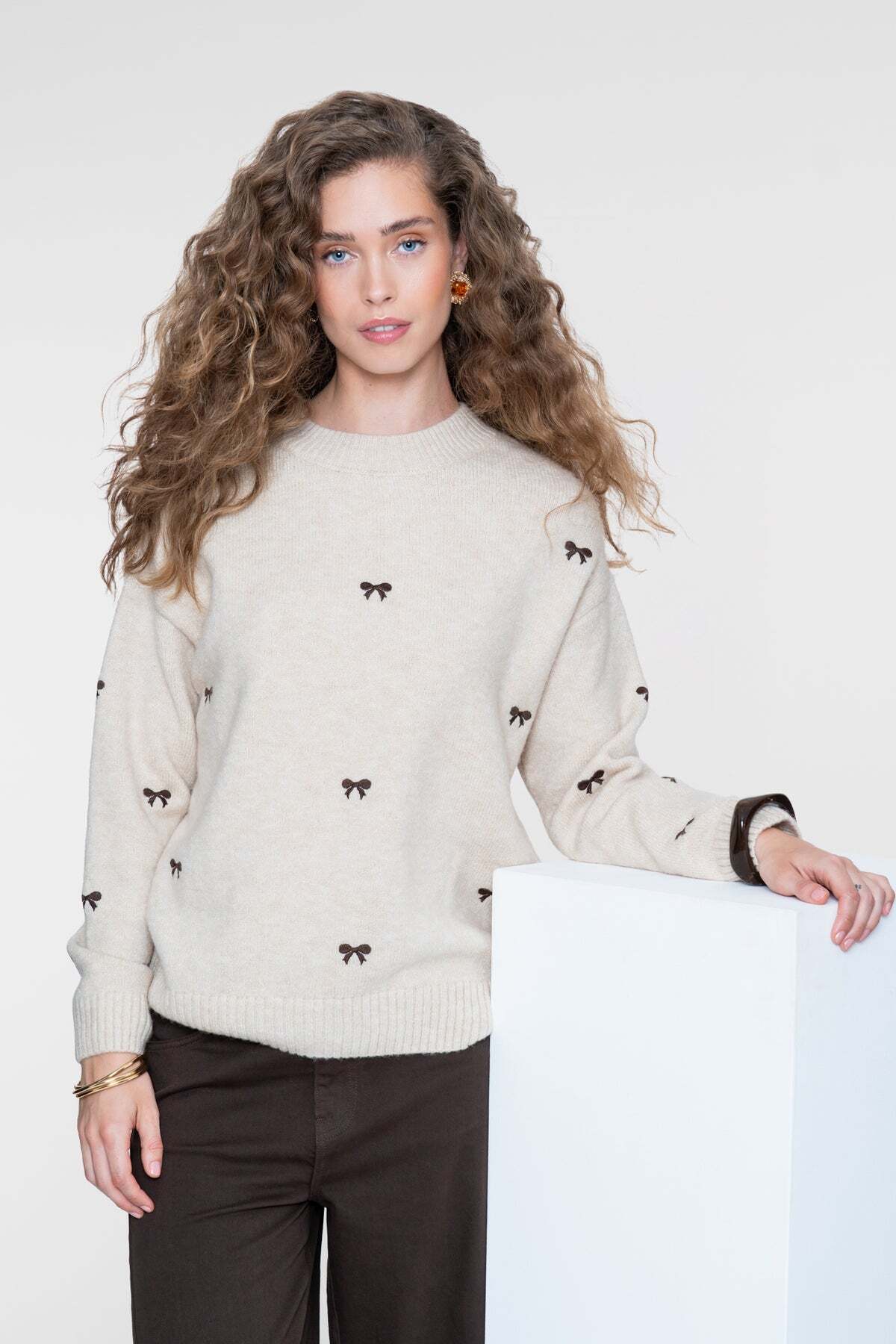 GEISHA TRUI BOWTIE SAND/DARK BROWN