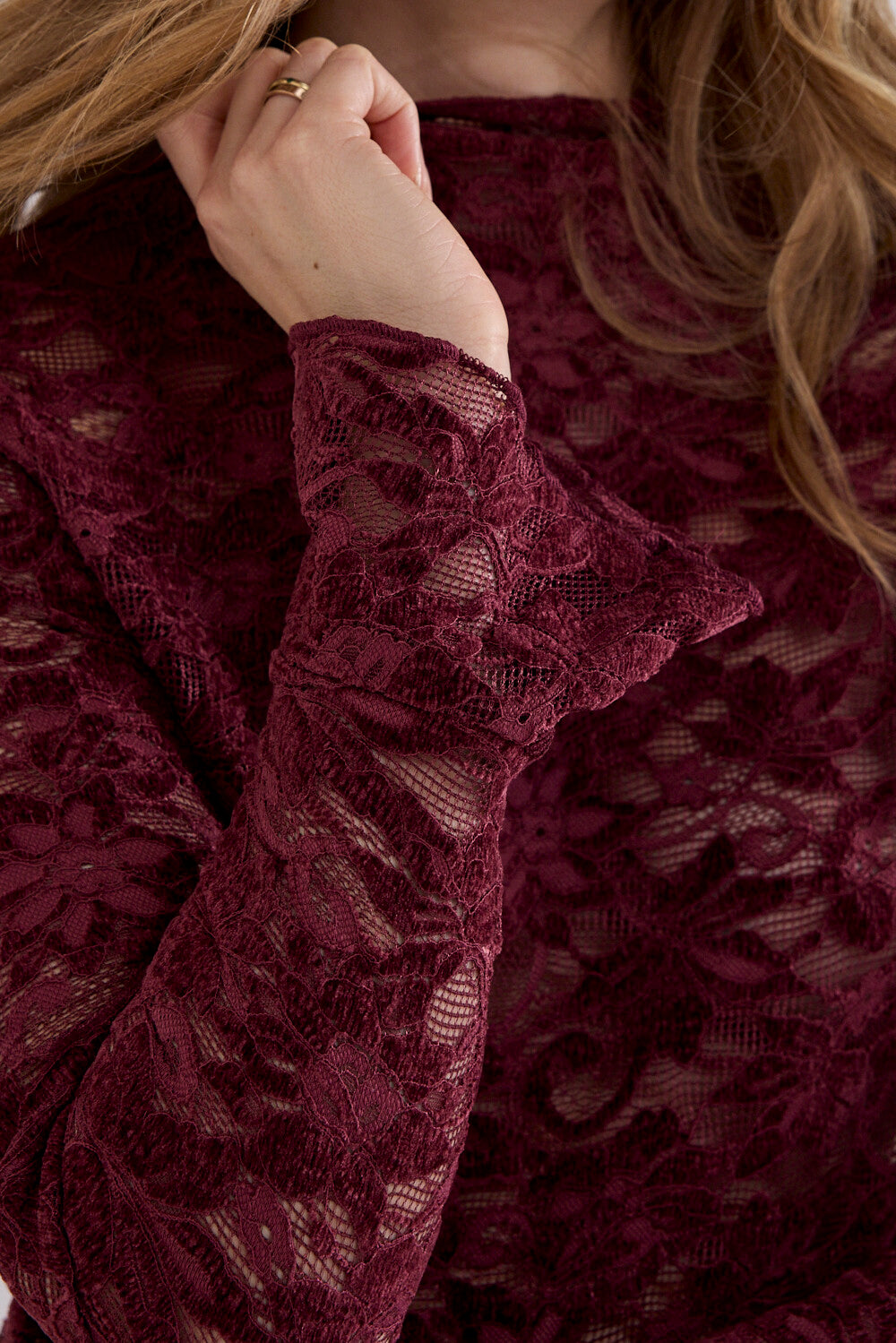 TRAMONTANA TOP VELVET STRETCH LACE POMEGRANATE