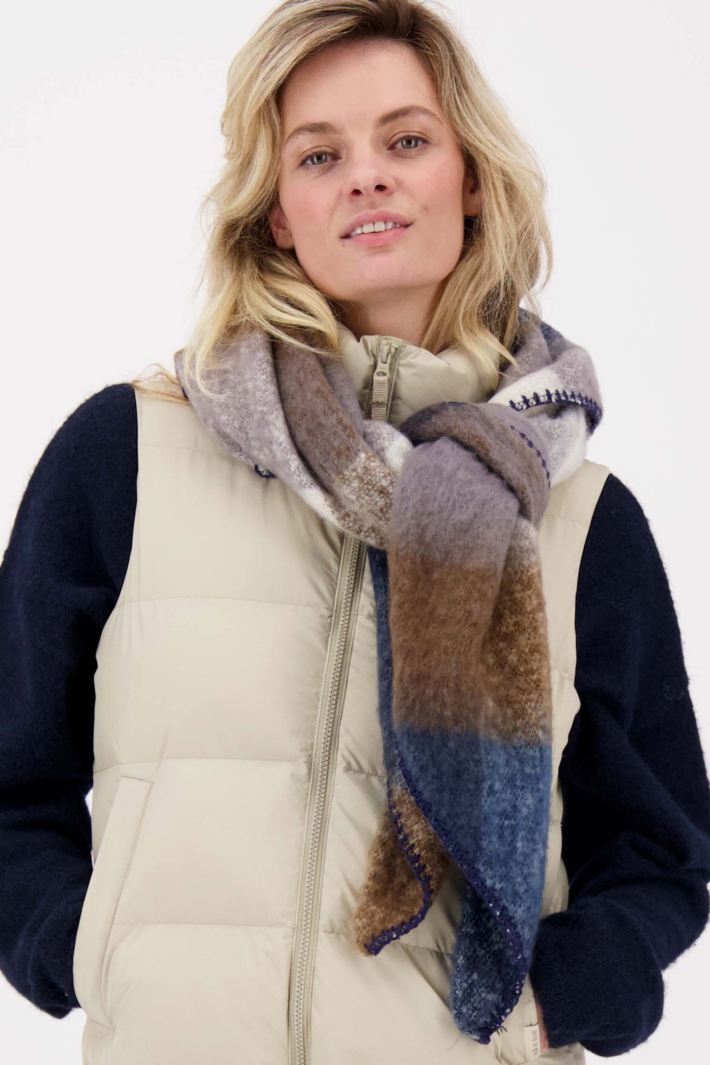 ZUSSS TRIANGLE SJAAL MET RUIT NAVY