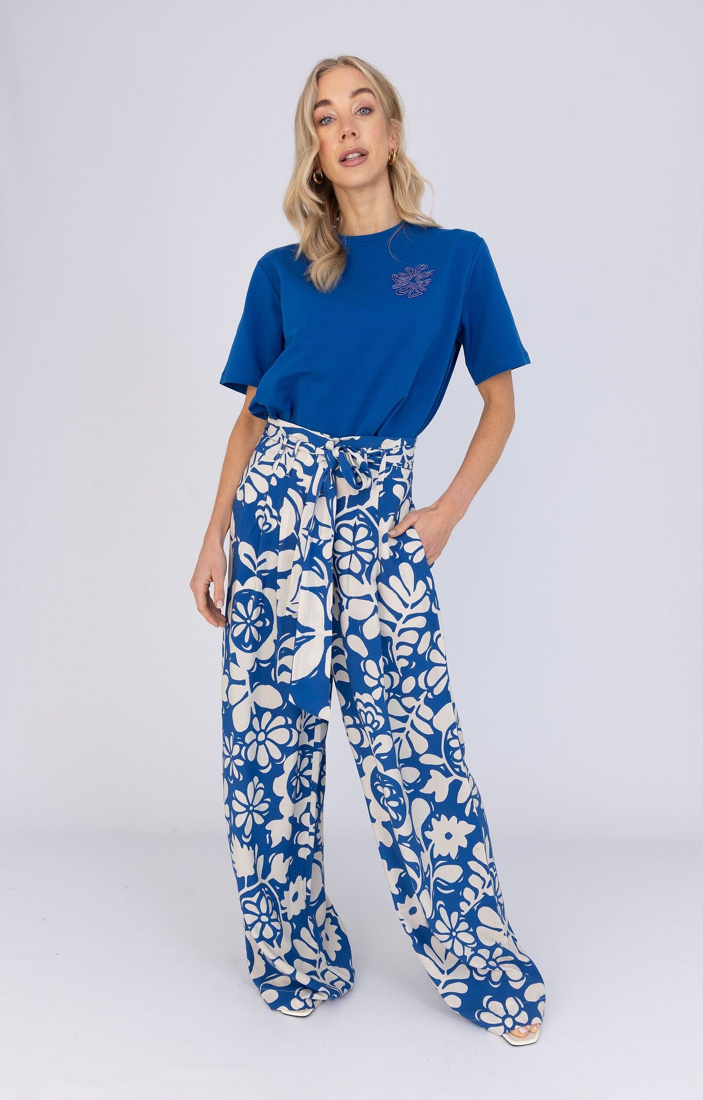 ANNA BROEK MET BLOEMENPRINT INDIAN BLUE DESSIN