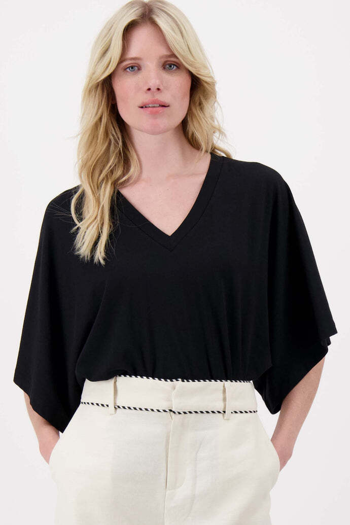 ZUSSS T-SHIRT V-HALS WIJDE MOUW ZWART