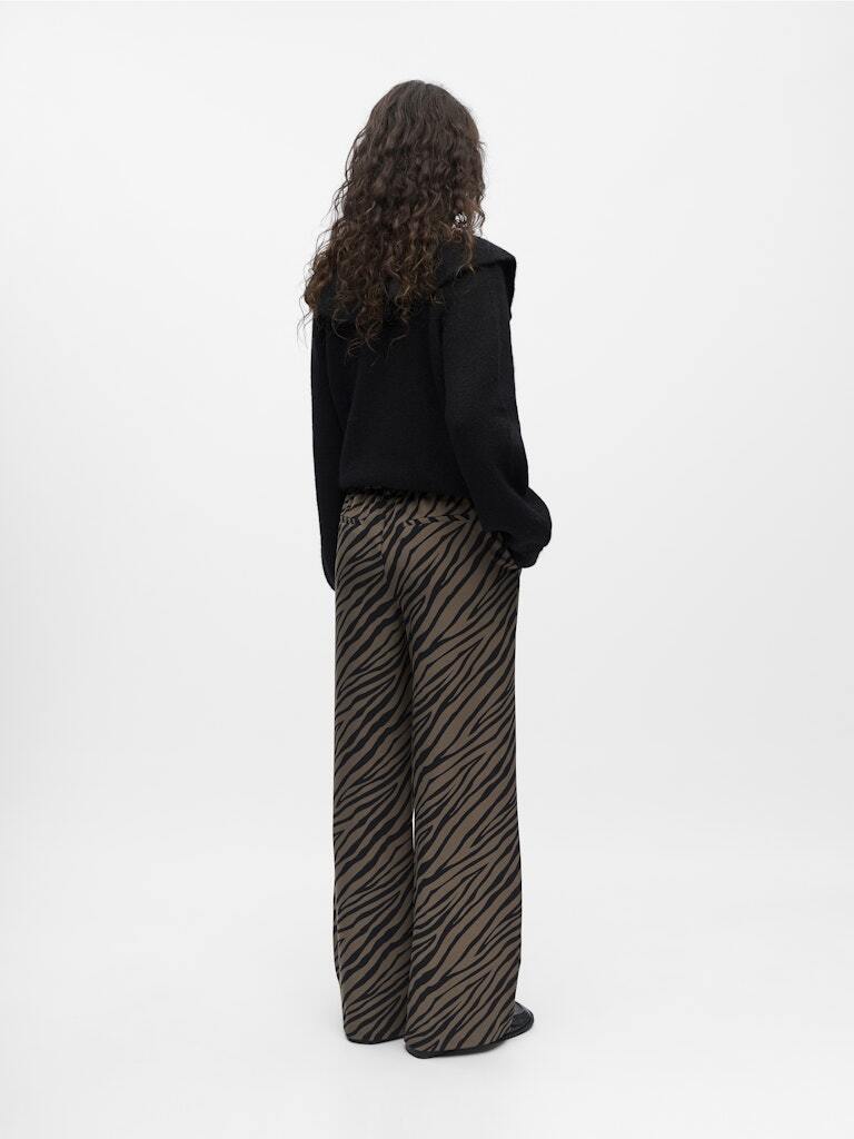 OBJECT BROEK ALBA LISA WIDE BLACK/MOREL TIGER GRAPHIC