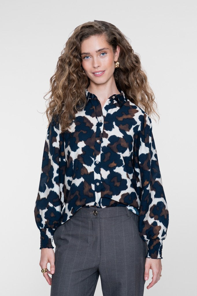 GEISHA BLOUSE MET PANTERPRINT SAND/BLUE