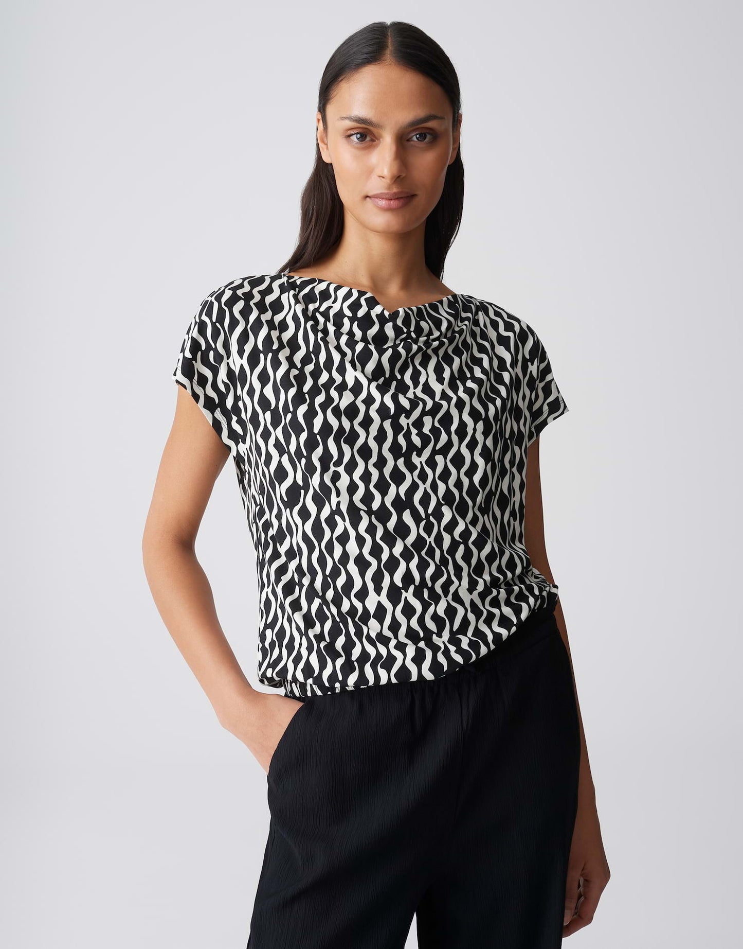 OPUS TOP SAPAYA MOTION BLACK
