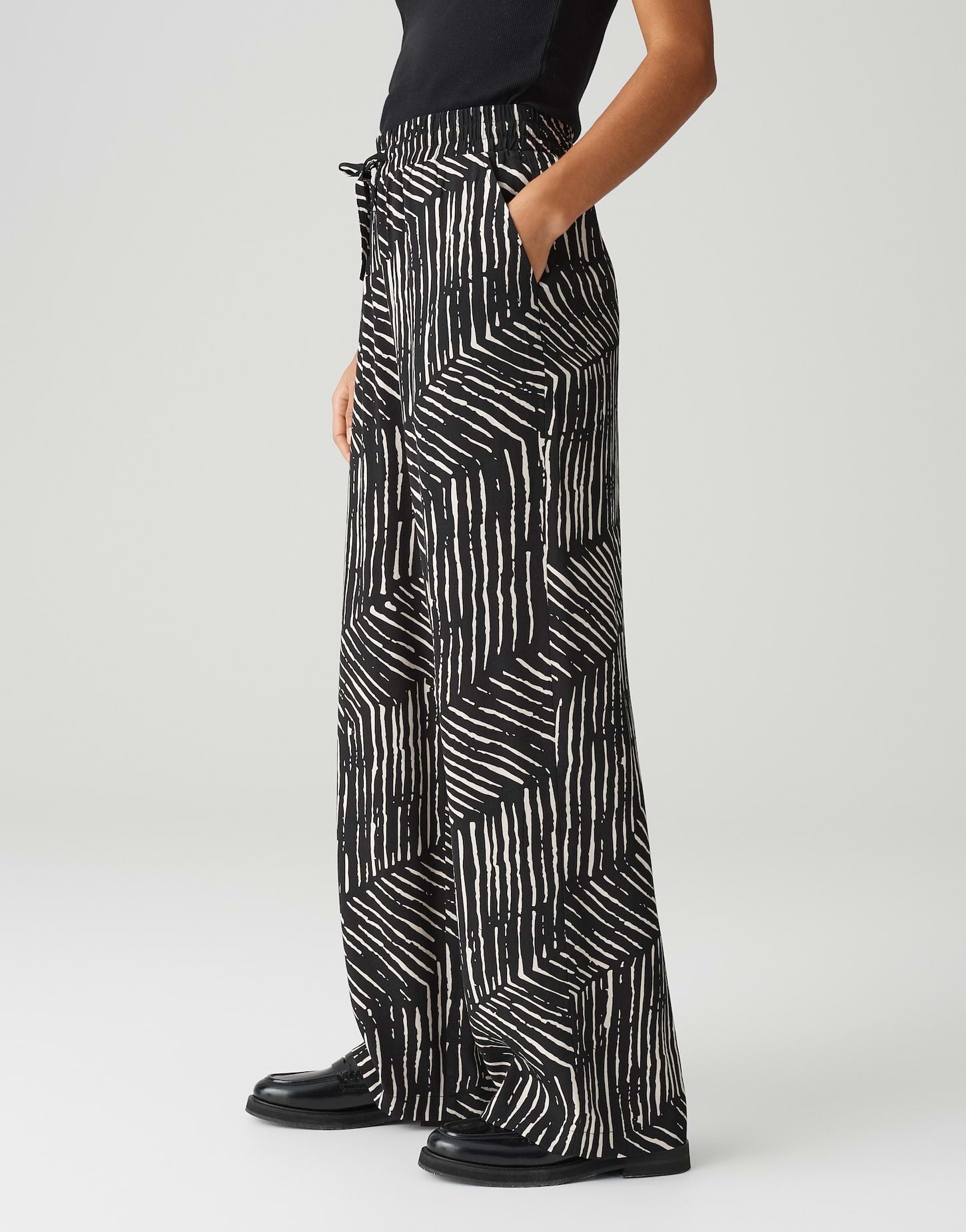 OPUS BROEK MAROU PALM LEAVES BLACK