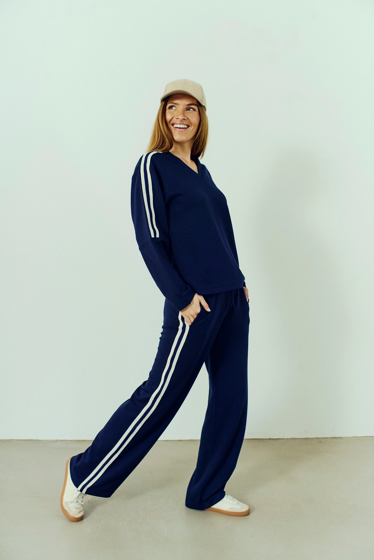 FREEQUENT BROEK LUCINDA NAVY BLAZER/STAR OFF-WHITE