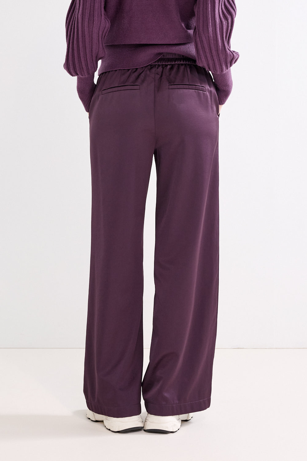 TRAMONTANA BROEK BONDED SATIN AUBERGINE NOIR